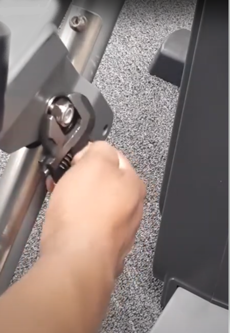 A hand holding a wrench

Description automatically generated with low confidence